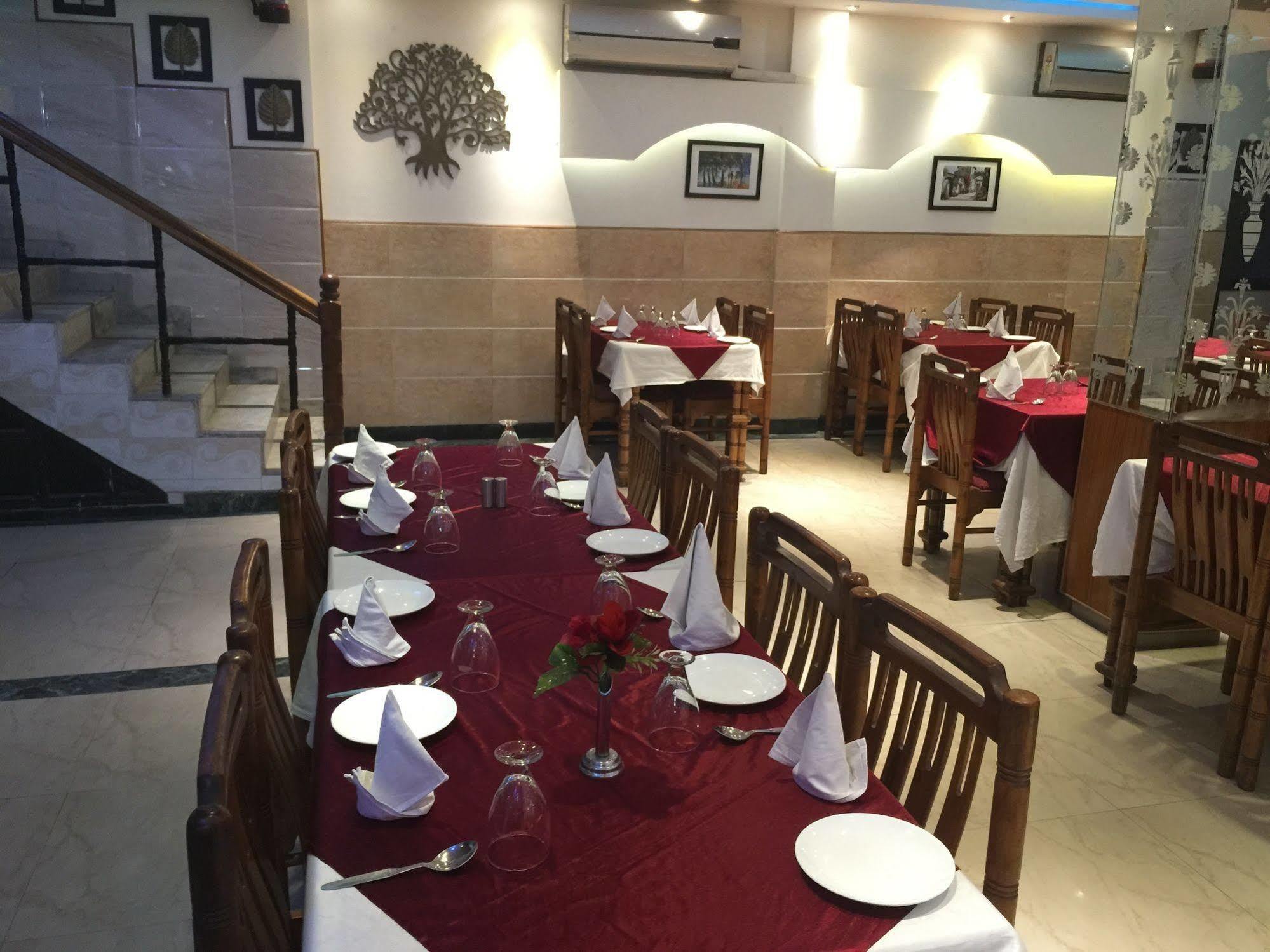 Hotel Ekant 法里达巴德 外观 照片